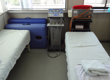 谷口整骨院　施術台